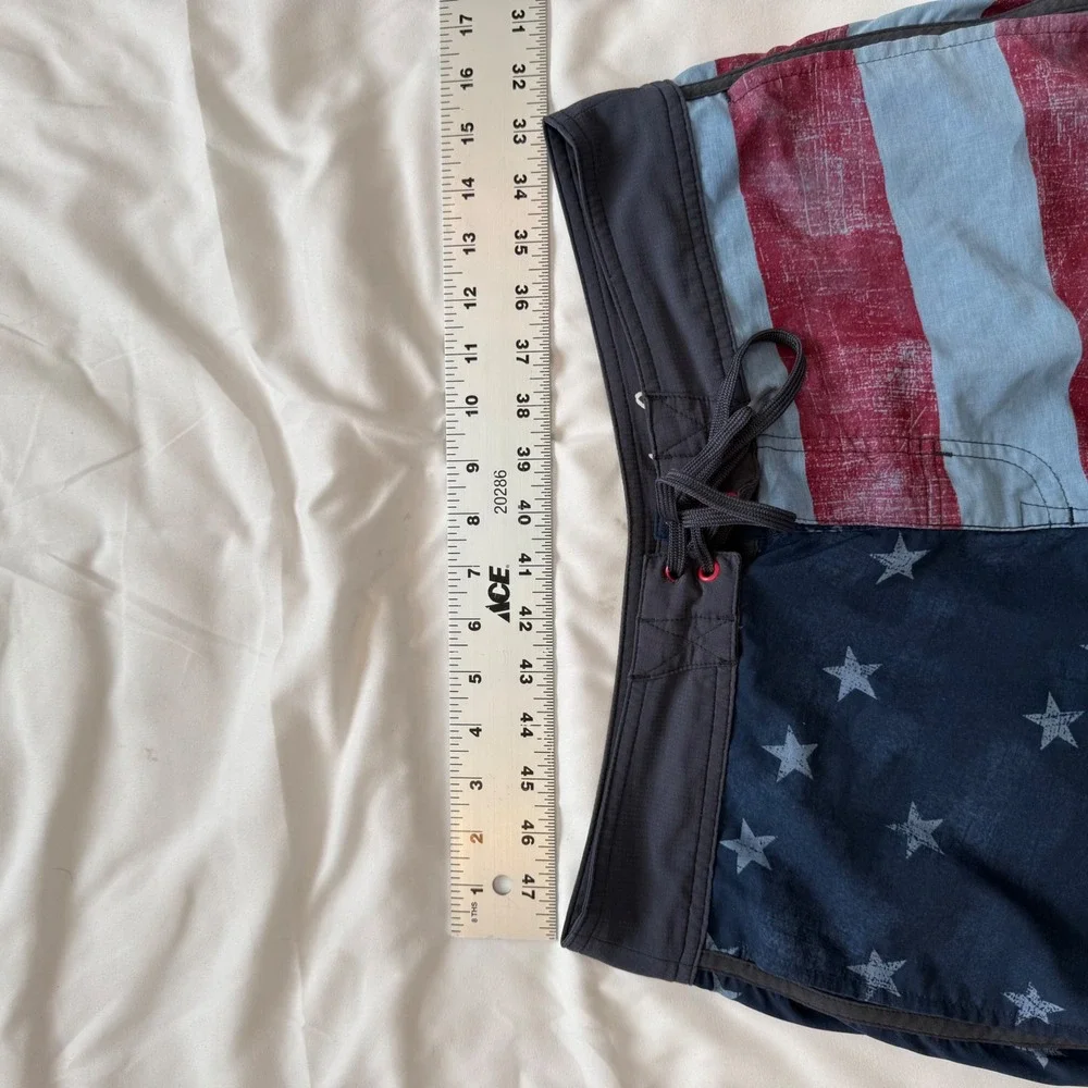TravisMathew Mens American Flag Board Shorts Stars Stripes Patriotic Size 29